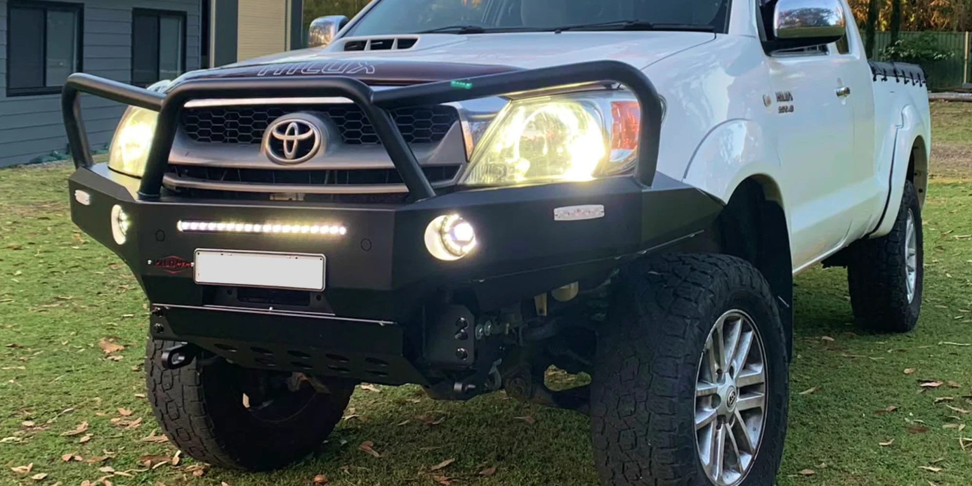 White Toyota Hilux with Sharphorn bullbar and LED light bar